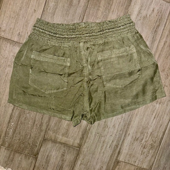 Drawstring shorts - Picture 2 of 3